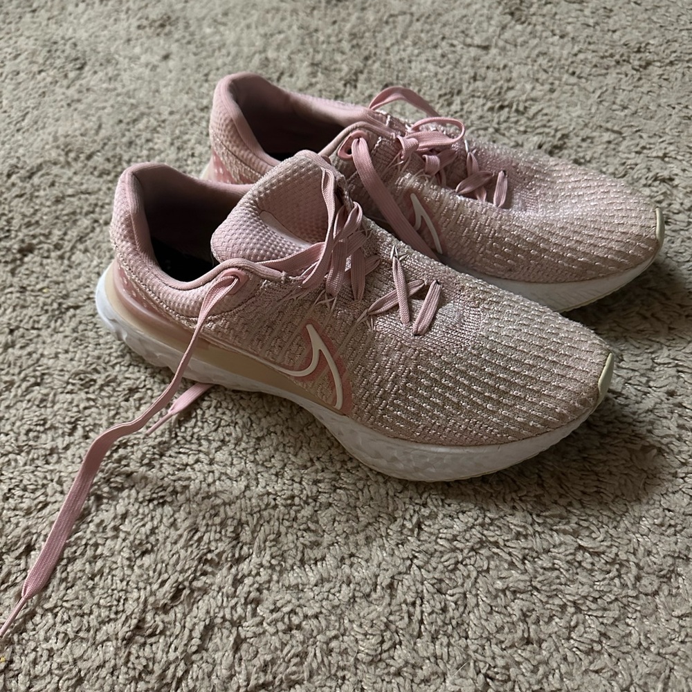 Nike Women's Light Pink Running Sneakers